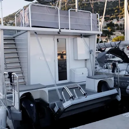 Houseboat Aurora Úszó hotel Beaulieu-sur-Mer