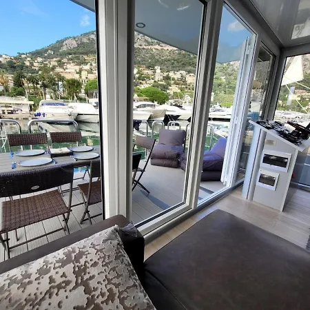 Botel Houseboat Aurora *