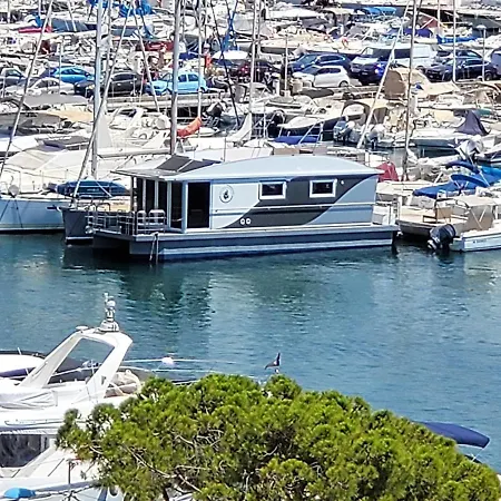Úszó hotel Houseboat Aurora Beaulieu-sur-Mer