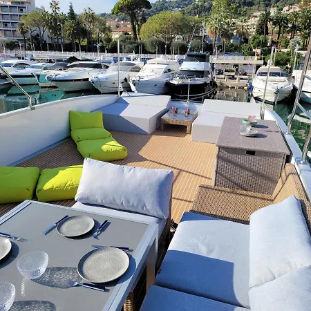 Houseboat Aurora