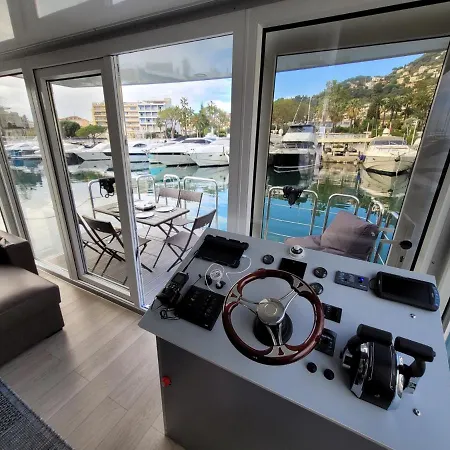 Botel Houseboat Aurora Beaulieu-sur-Mer
